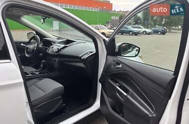 Внедорожник / Кроссовер Ford Escape 2017 в 