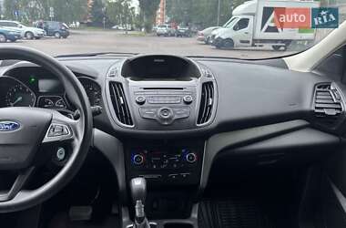 Внедорожник / Кроссовер Ford Escape 2017 в 