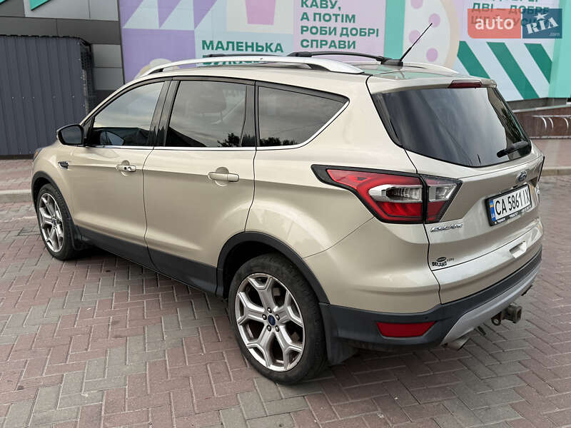 Внедорожник / Кроссовер Ford Escape 2016 в Черкассах