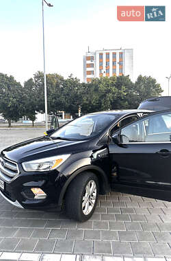 Внедорожник / Кроссовер Ford Escape 2017 в 