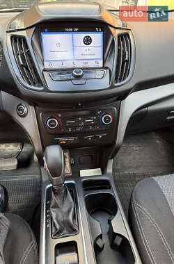 Внедорожник / Кроссовер Ford Escape 2019 в 