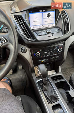 Внедорожник / Кроссовер Ford Escape 2019 в 