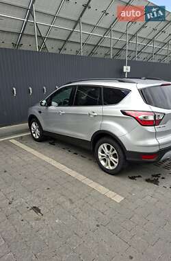 Внедорожник / Кроссовер Ford Escape 2018 в 