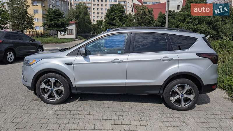 Позашляховик / Кросовер Ford Escape 2016 в Івано-Франківську