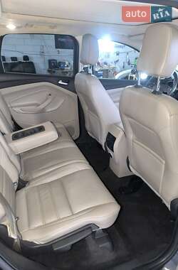 Внедорожник / Кроссовер Ford Escape 2018 в 