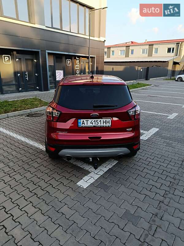 Внедорожник / Кроссовер Ford Escape 2016 в Ивано-Франковске