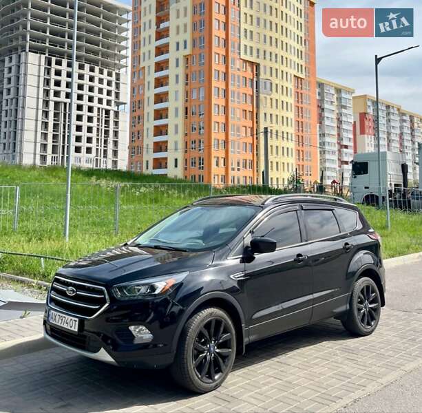 Внедорожник / Кроссовер Ford Escape 2018 в 