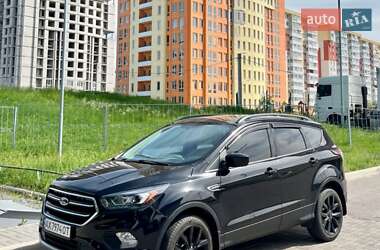 Внедорожник / Кроссовер Ford Escape 2018 в 