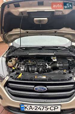 Внедорожник / Кроссовер Ford Escape 2018 в 