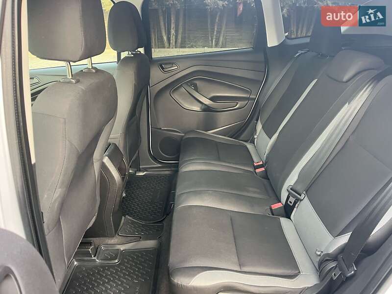 Внедорожник / Кроссовер Ford Escape 2014 в Брошневе-Осаде