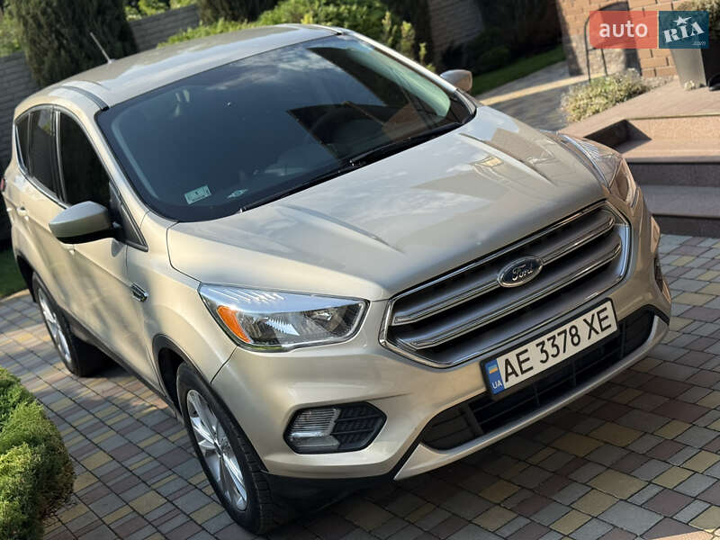 Внедорожник / Кроссовер Ford Escape 2017 в Днепре
