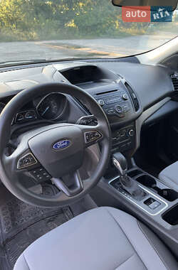 Внедорожник / Кроссовер Ford Escape 2017 в 