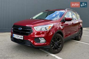 Внедорожник / Кроссовер Ford Escape 2017 в 