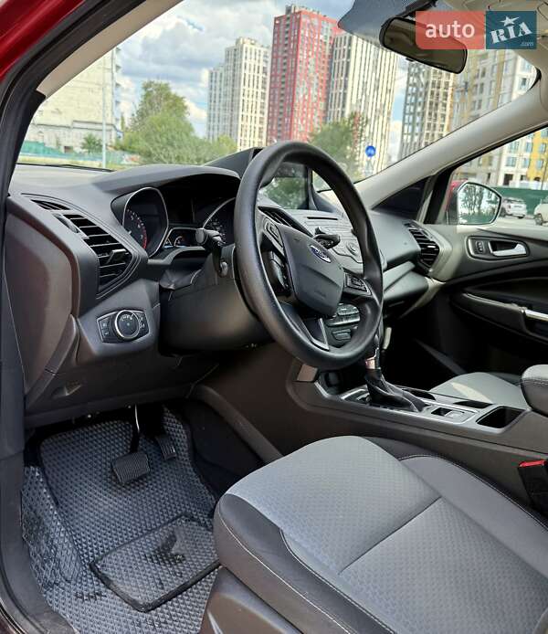 Внедорожник / Кроссовер Ford Escape 2017 в Киеве