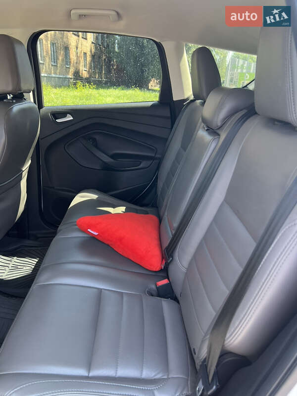 Внедорожник / Кроссовер Ford Escape 2017 в Шептицькому