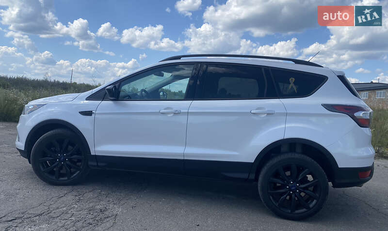 Внедорожник / Кроссовер Ford Escape 2016 в Сарнах