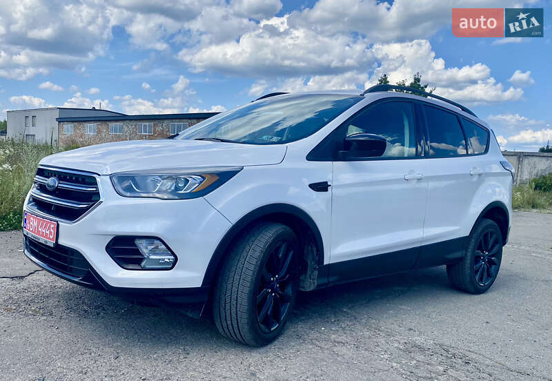Внедорожник / Кроссовер Ford Escape 2016 в Сарнах