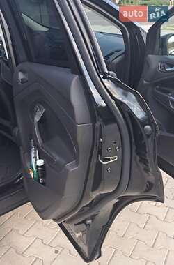Внедорожник / Кроссовер Ford Escape 2016 в 