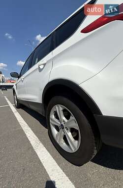 Внедорожник / Кроссовер Ford Escape 2015 в 