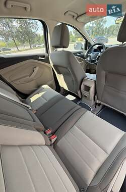 Внедорожник / Кроссовер Ford Escape 2015 в 