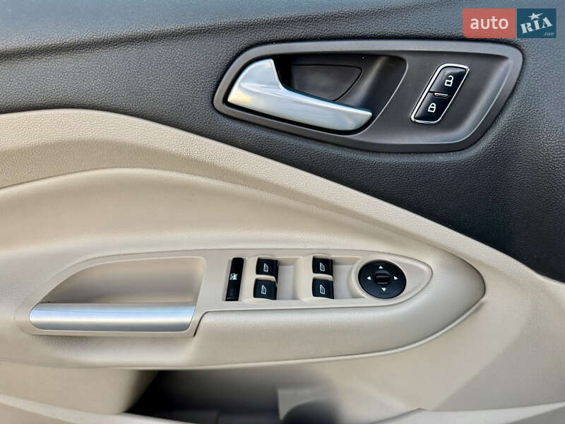 Внедорожник / Кроссовер Ford Escape 2014 в Киеве