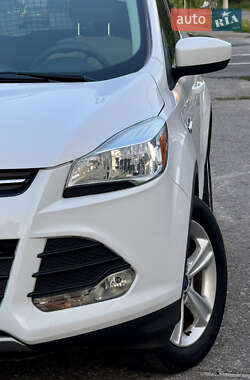 Внедорожник / Кроссовер Ford Escape 2014 в 