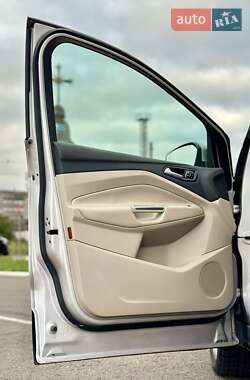 Внедорожник / Кроссовер Ford Escape 2016 в 