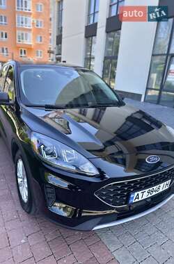 Внедорожник / Кроссовер Ford Escape 2022 в 