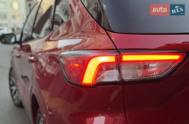 Внедорожник / Кроссовер Ford Escape 2020 в 