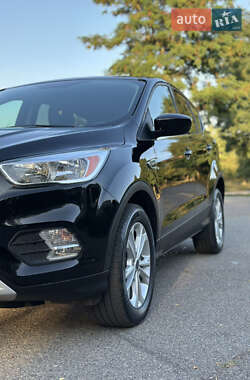 Внедорожник / Кроссовер Ford Escape 2017 в 