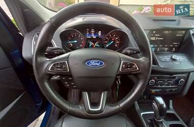 Внедорожник / Кроссовер Ford Escape 2018 в 