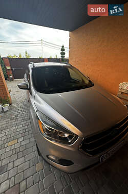 Внедорожник / Кроссовер Ford Escape 2018 в 