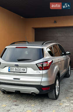 Внедорожник / Кроссовер Ford Escape 2018 в 
