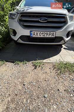 Внедорожник / Кроссовер Ford Escape 2018 в 