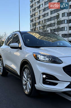 Внедорожник / Кроссовер Ford Escape 2021 в 