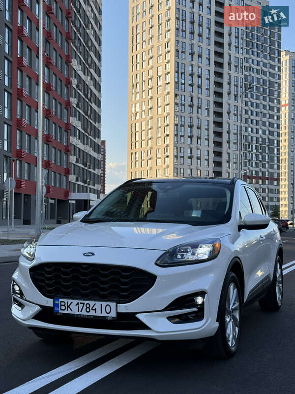 Внедорожник / Кроссовер Ford Escape 2021 в Киеве