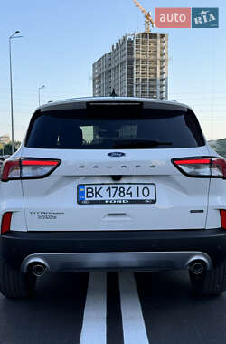 Внедорожник / Кроссовер Ford Escape 2021 в 