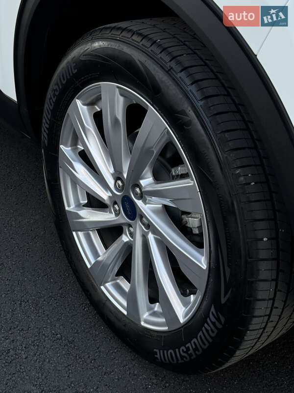 Внедорожник / Кроссовер Ford Escape 2021 в Киеве