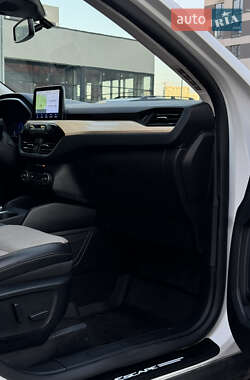 Внедорожник / Кроссовер Ford Escape 2021 в 