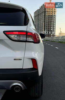 Внедорожник / Кроссовер Ford Escape 2021 в 