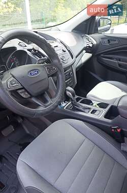 Внедорожник / Кроссовер Ford Escape 2017 в 