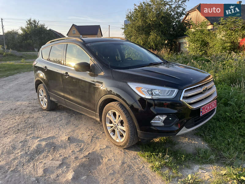 Внедорожник / Кроссовер Ford Escape 2018 в Меденичах