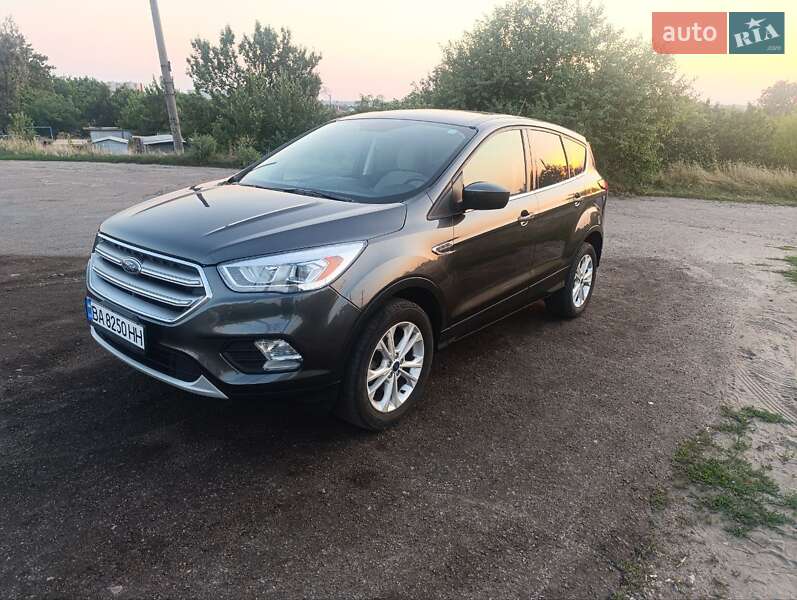 Внедорожник / Кроссовер Ford Escape 2019 в 