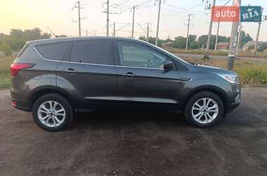 Внедорожник / Кроссовер Ford Escape 2019 в 