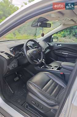 Внедорожник / Кроссовер Ford Escape 2018 в 
