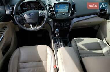 Внедорожник / Кроссовер Ford Escape 2018 в 