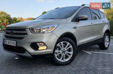 Внедорожник / Кроссовер Ford Escape 2017 в Хмельницком