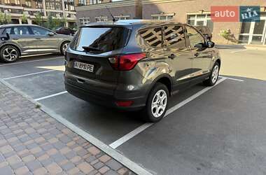 Внедорожник / Кроссовер Ford Escape 2018 в 