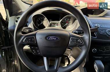 Внедорожник / Кроссовер Ford Escape 2018 в 