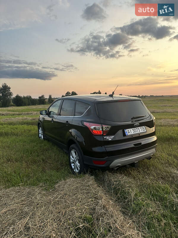 Внедорожник / Кроссовер Ford Escape 2016 в Вараше
